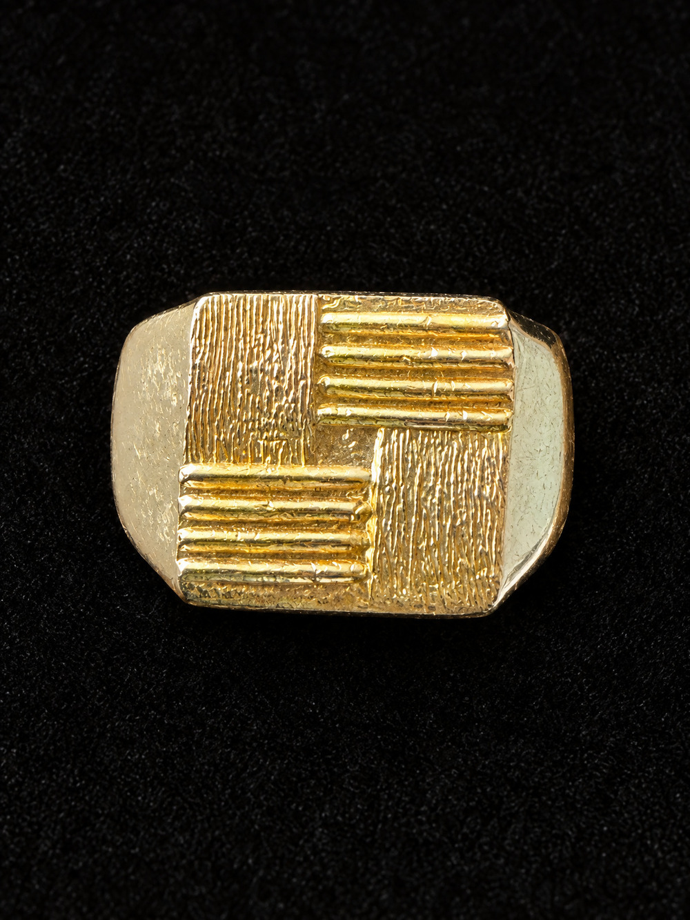 ⚜️ Gold-Tone Signet Ring | Geometric Textured | Size 9 💗